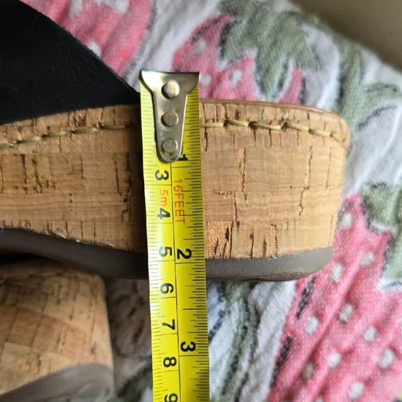 Born Black Leather Sandals with Crossover Straps - Picture 6 of 10